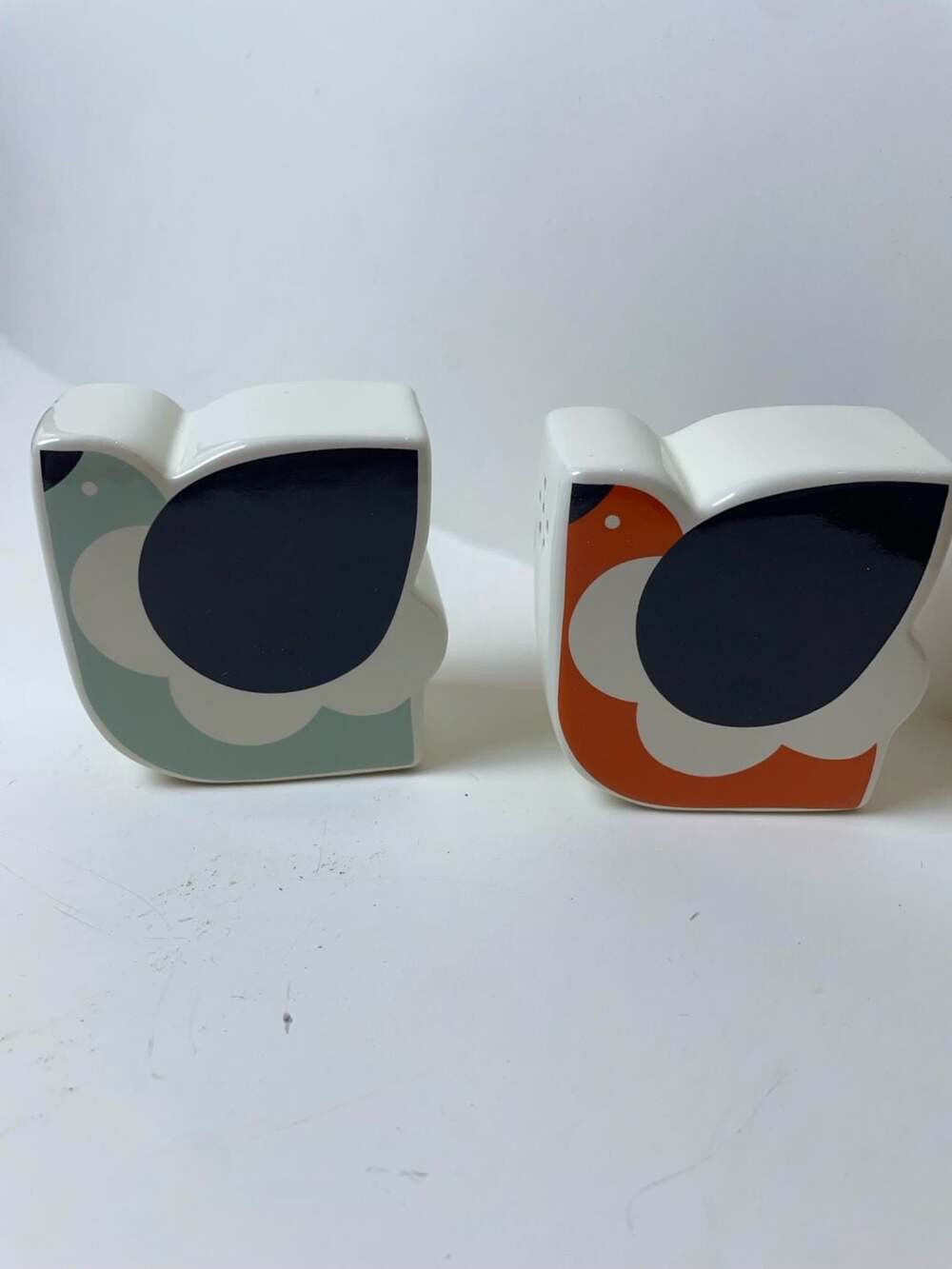 Orla Kiely Ceramic Salt & Pepper Shakers - Frilly Chicken – - Picture 3 of 6